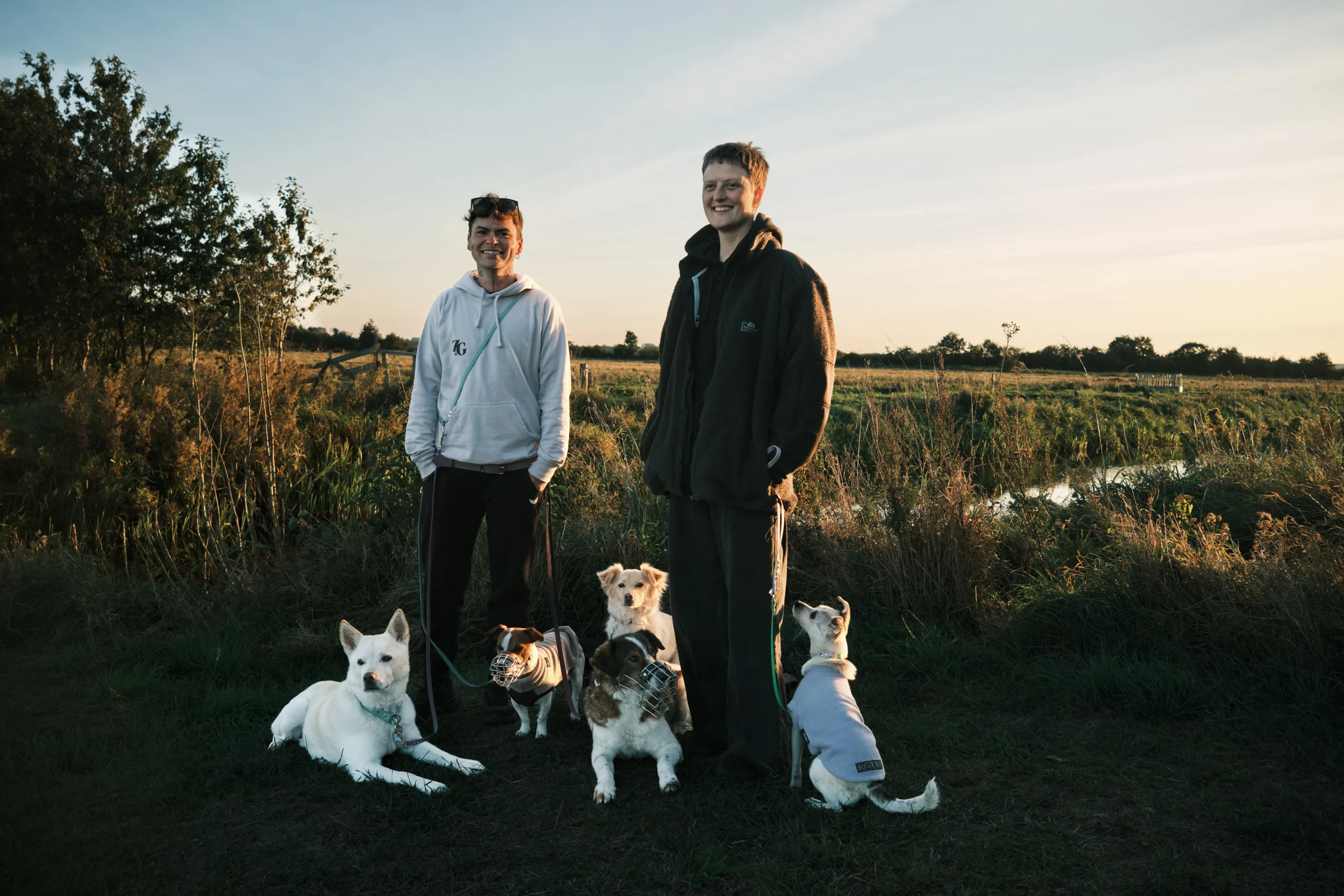 Hundetrainer*innen Alex und Eli aus Kiel, mobile Hundeschule